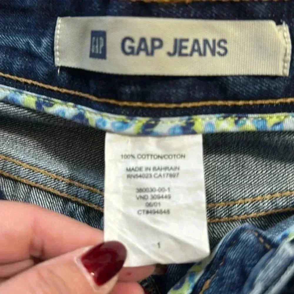 Gap denim mini jean skirt size 1 distressed